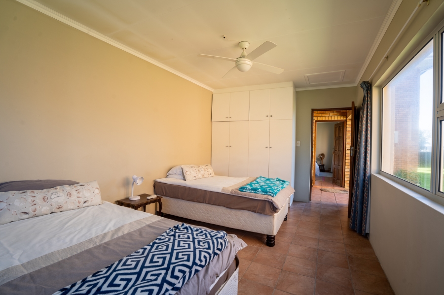 5 Bedroom Property for Sale in Kidds Beach Eastern Cape